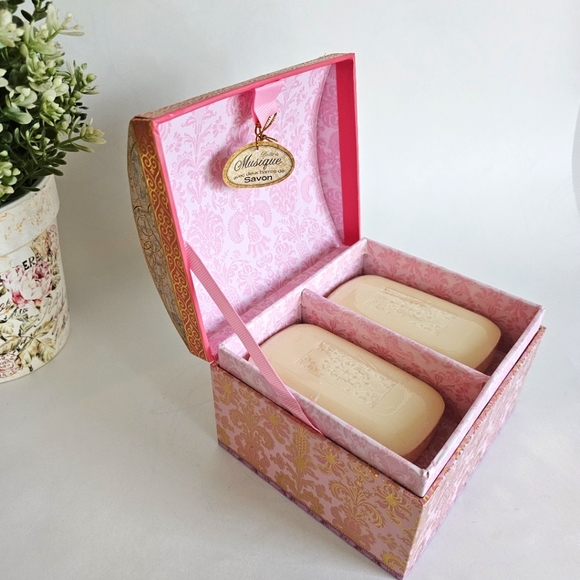 Musical Box Punch Studio "Follow Your Dreams" Verbena Soap, Playing Strauss - Picture 8 of 15